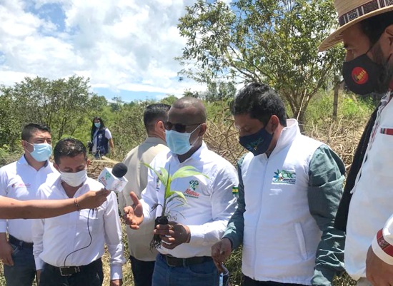 Gobernacion-y-CRC-firman-convenio-para-un-Ambiente-con-Oportunidades1.jpg