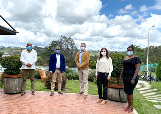 Alcalde-de-Guachene-y-Grupo-Familia-procuran-solucionar-conflicto-tributario.jpg