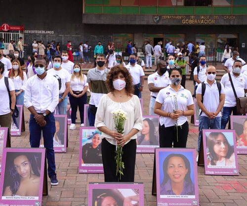 Homenaje a las 209 víctimas de feminicidios en Colombia (5) Homenaje a las 209 víctimas de feminicidios en Colombia (5)