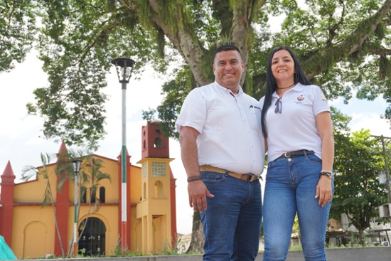 Cristobal-Morales-Alcalde-de-Padilla-junto-a-Angela-Rodriguez-primera-dama.jpg
