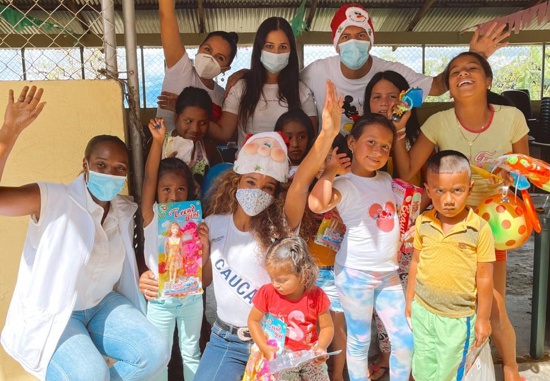 ESE-Norte-1-y-senorita-Cauca-regalan-sonrisas-en-Buenos-Aires3-3.jpg