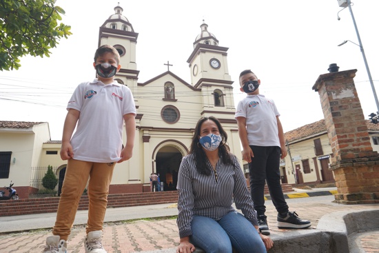 Que-ha-hecho-la-alcaldesa-Lucy-Amparo-por-los-ninos-ninas-y-adolescentes-de-Santander-de-Quilichao2.jpg
