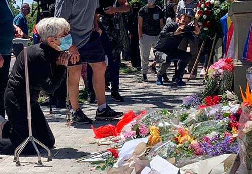 Tabare-Homenaje-sepelio.jpg