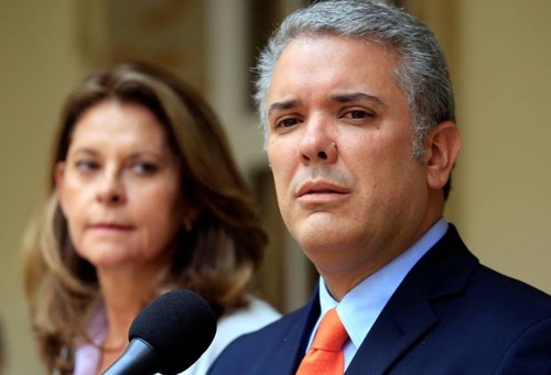 El-presidente-Duque-le-esta-haciendo-competencia-al-culebrero-de-Vijes.jpg