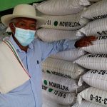 Administración Municipal entregó insumos a productores paneleros para mejorar sus cultivos