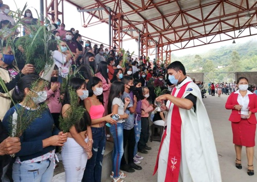 Con-amplio-fervor-religioso-inicio-la-Semana-Santa-2021-en-Balboa2.jpg