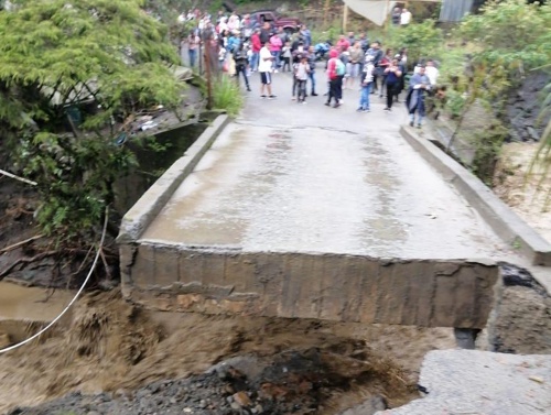 Emergencia-en-Toribio-creciente-de-rio-se-llevo-un-puente-en-la-via-principal-intermunicipal2.jpg