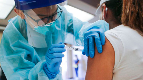 Minsalud-pide-base-de-datos-a-Colpensiones-para-vacunar