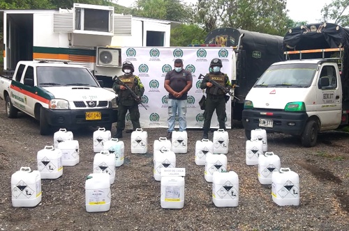 Policia-incauto-media-tonelada-de-base-de-coca-al-sur-del-Cauca.jpg
