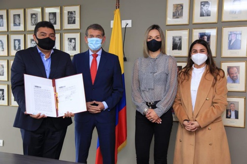 Alcalde-de-Miranda-firmo-Piso-de-Proteccion-Social-con-MinTrabajo-para-beneficiar-a-campesinos-paneleros.jpg