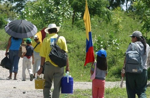 LA-VIOLENCIA-OBLIGA-UNA-PARADA-EN-EL-CAMINO.jpg