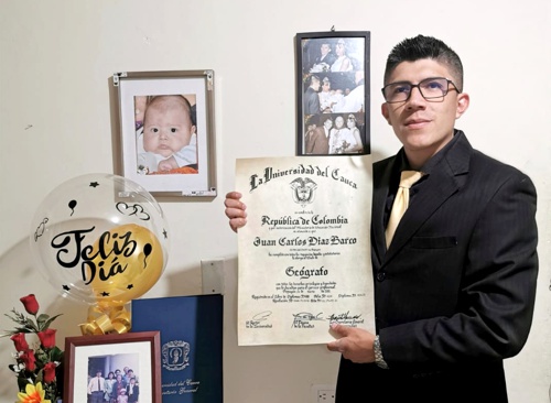 Nuevo-Geografo-de-la-Unicauca-se-graduo-en-Popayan-Juan-Carlos-Diaz-Barco-1.jpg