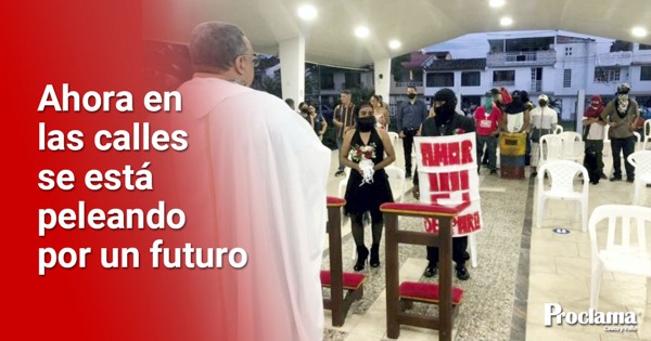 Amor-encapuchado-en-tiempos-del-Paro-Nacional.jpg