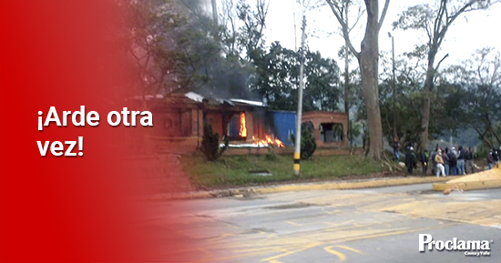 Incendian nuevamente caseta del peaje de Tunía en el Cauca Incendian nuevamente caseta del peaje de Tunía en el Cauca