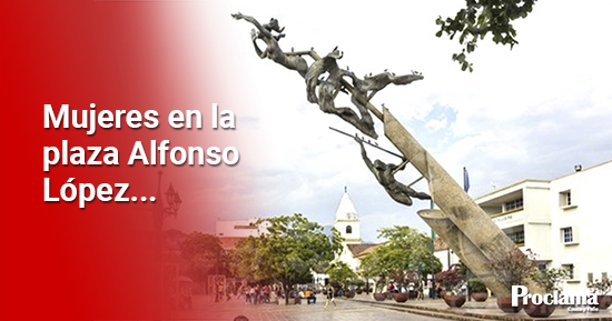 Mujeres en la plaza Alfonso López de Valledupar Mujeres en la plaza Alfonso López de Valledupar