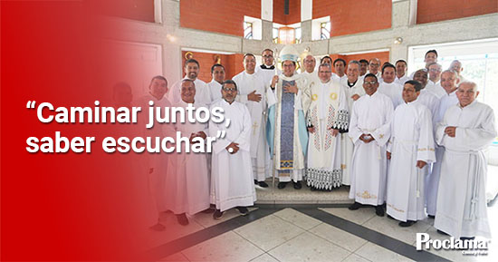 Imposición del alba a candidatos a ministerios laicales11