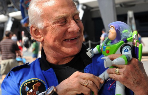Buzz-Lightyear-si-viajo-al-espacio-2.jpg