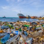 Para el año 2050 habrá más plástico en el mar que peces