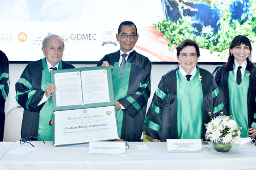Gardeazabal-recibio-honoris-causa-de-la-Universidad-Simon-Bolivar-6.jpg