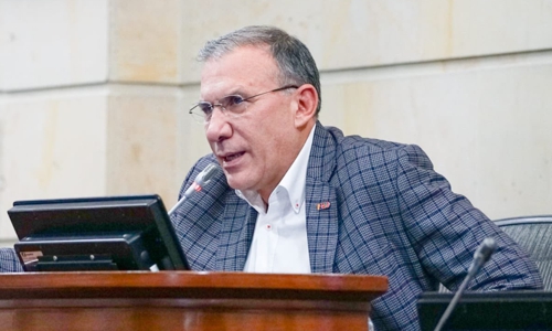 La-aplanadora-de-800-contratos-de-Roy-Barreras.jpg