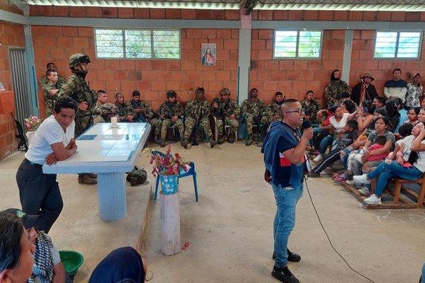Liberados-los-militares-retenidos-en-Toribio-2.jpg