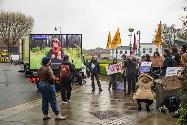 A-nombre-de-comunidades-caucanas-protestaron-en-Irlanda-contra-Smurfit-4.jpg