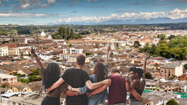 La ciudad como enigma y como pregunta La ciudad como enigma y como pregunta