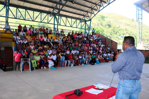 Reunion-con-beneficiarios-de-ayuda-economica-en-Suarez-1.jpg