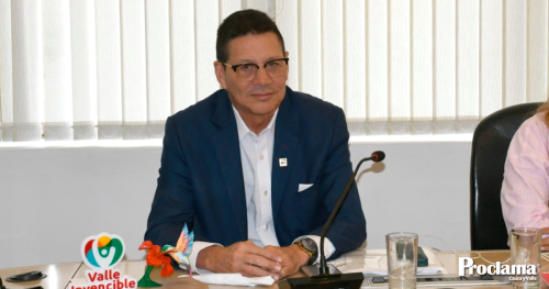 Reconocimiento-a-Edgar-Varela-por-su-gestion-en-el-Univalle.png