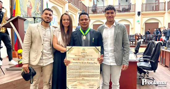 Cruz-Comendador-del-Gran-Cauca-a-gerente-de-la-ESE-Suroccidente-Alexander-Sanchez-Paz3-1.jpg