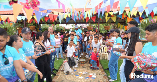 Quilirruners-alegra-la-navidad-de-ninos-en-Santander-de-Quilichao-Regalando-Sonrisas9-1.jpg