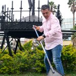 Limpieza en la glorieta de la lotería