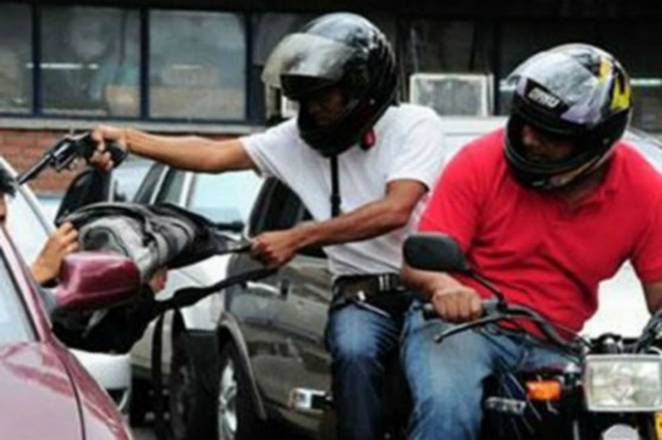 Manual-para-sobrevivir-a-la-Bogota-hostil-de-estos-dias.jpg