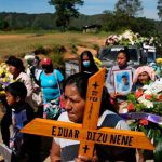 En medio de una paz derruida, las madres lloran a sus muertos