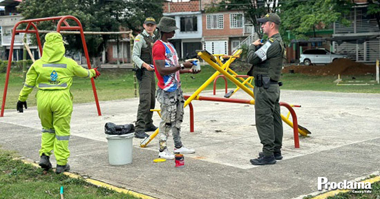 Empuvilla-y-Policia-embellecen-parques-Infantiles-en-Villa-Rica-1.jpg