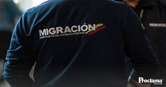 Funcionario-de-Migracion-es-destituido-por-causar-graves-lesiones-a-usuario-1.jpg