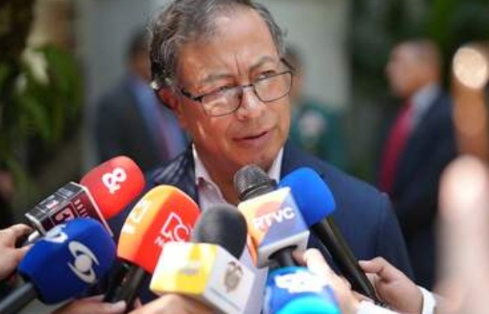 El-presidente-en-su-laberinto-y-la-prensa-en-la-mala-hora.jpg