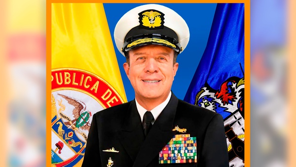 Un-almirante-es-comandante-de-las-Fuerzas-Militares-1.jpg