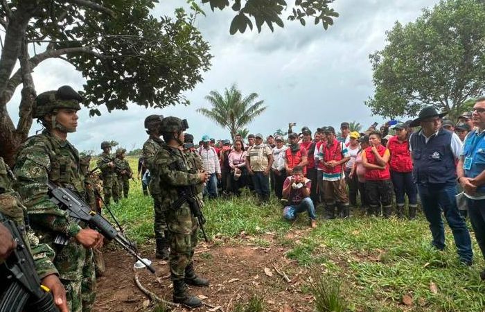 100 SOLDADOS SECUESTRADOS, RETENIDOS O CONSTREÑIDOS 100 SOLDADOS SECUESTRADOS, RETENIDOS O CONSTREÑIDOS