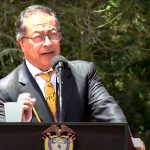 ALOCUCIÓN PRESIDENCIAL CON SABOR A AREPA Y ESPEJO RETROVISOR