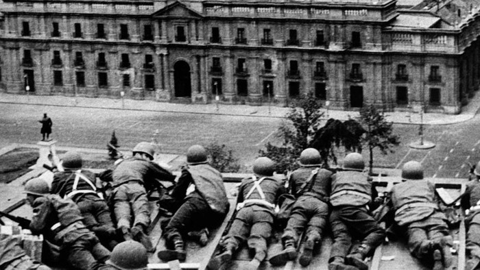 GOLPE-DE-ESTADO-EN-CUATRO-MESAS.jpg