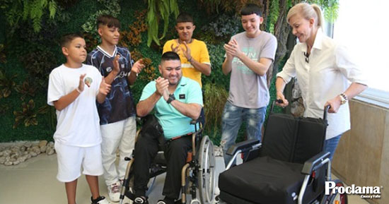 Nueva-silla-de-ruedas-para-el-embajador-de-las-Escuelas-Culturales-en-el-Valle-1.jpg