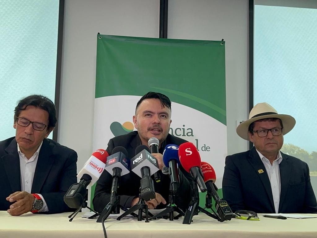 El-‘Cartel-de-la-Tierra.-Asi-se-quedan-con-las-tierras-de-las-victimas-y-de-los-campesinos.jpg