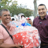 Gobernador del Cauca entrega anchetas navideñas