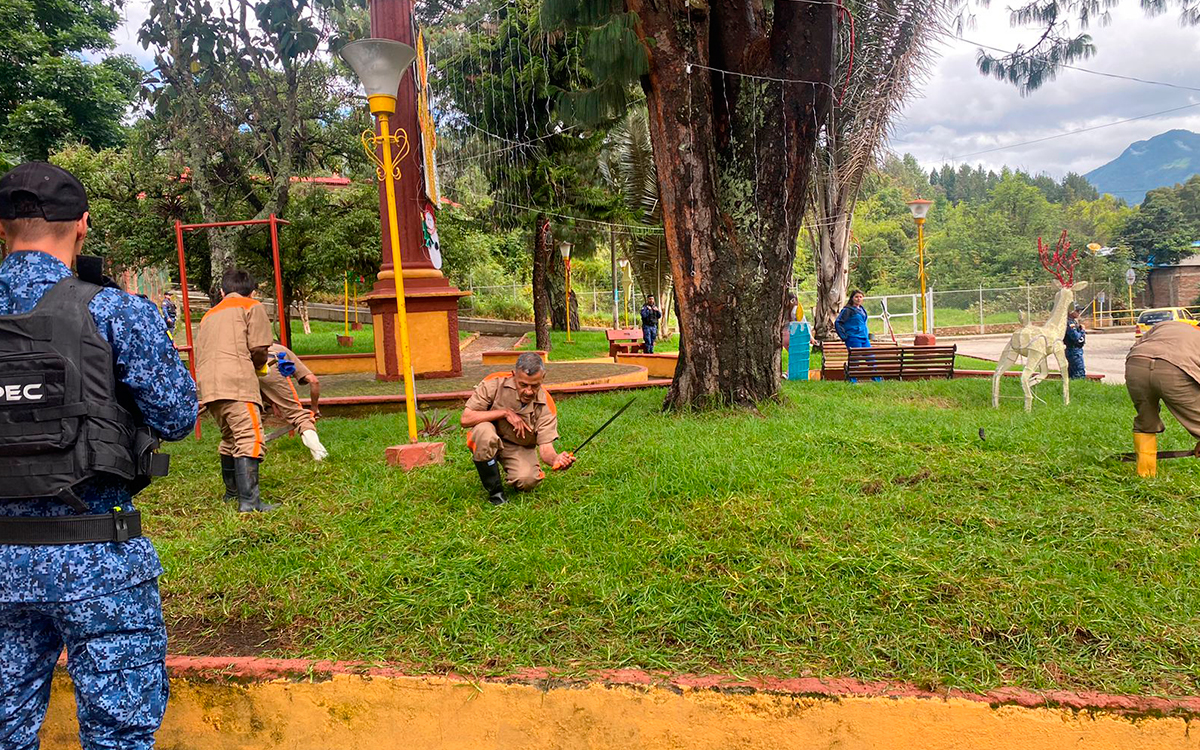 Privados-de-la-libertad-embellecen-Parque-en-Silvia-2 Privados-de-la-libertad-embellecen-Parque-en-Silvia-2