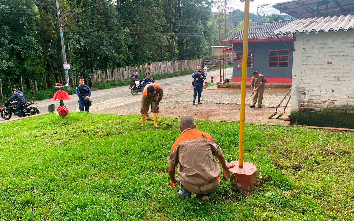 Privados-de-la-libertad-embellecen-Parque-en-Silvia-3 Privados-de-la-libertad-embellecen-Parque-en-Silvia-3
