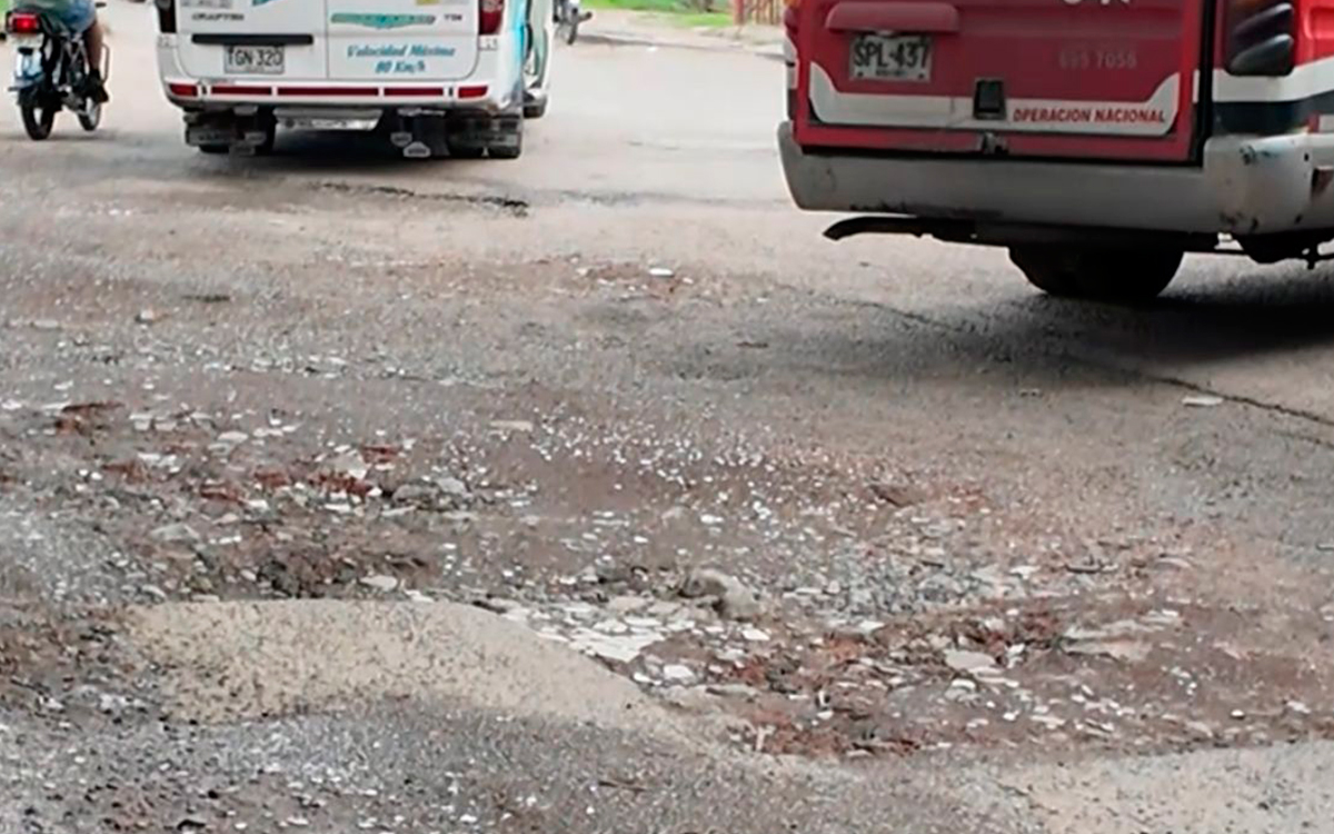 Huecos en las vías, la pesadilla de los quilichagüeños