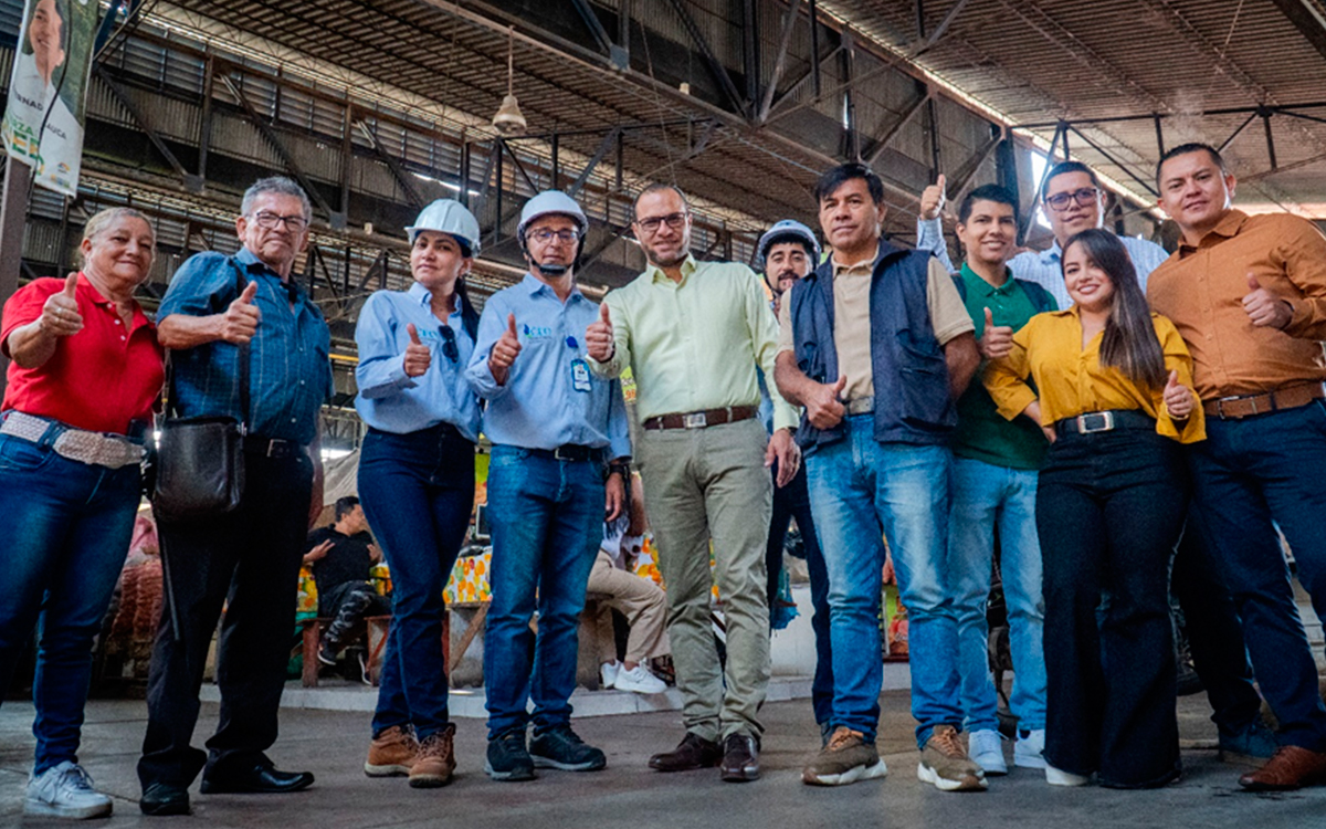 Inician-obras-de-alumbrado-en-Plaza-de-Mercado-Las-Palmas.jpg