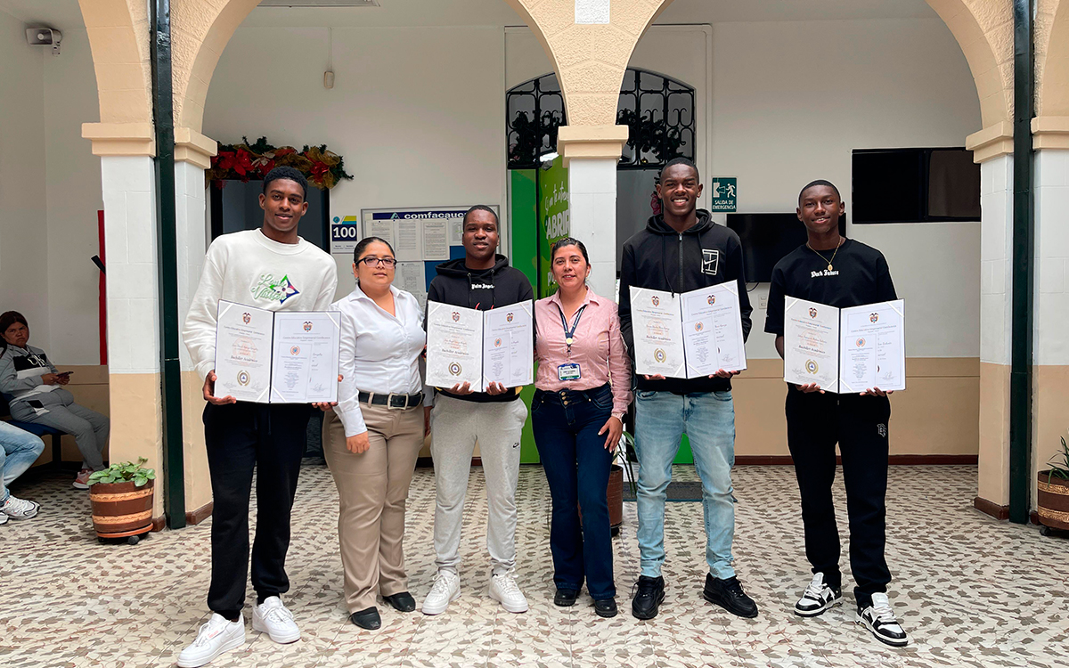 Jovenes-de-Guachene-combinan-futbol-y-educacion-en-el-CEEC-2.jpg