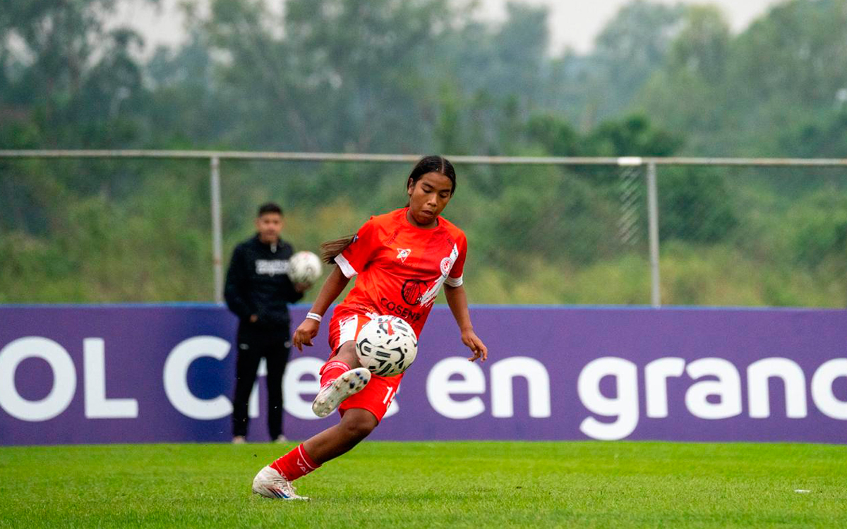 Una-estrella-del-futbol-nacida-en-Siloe1-1.jpg